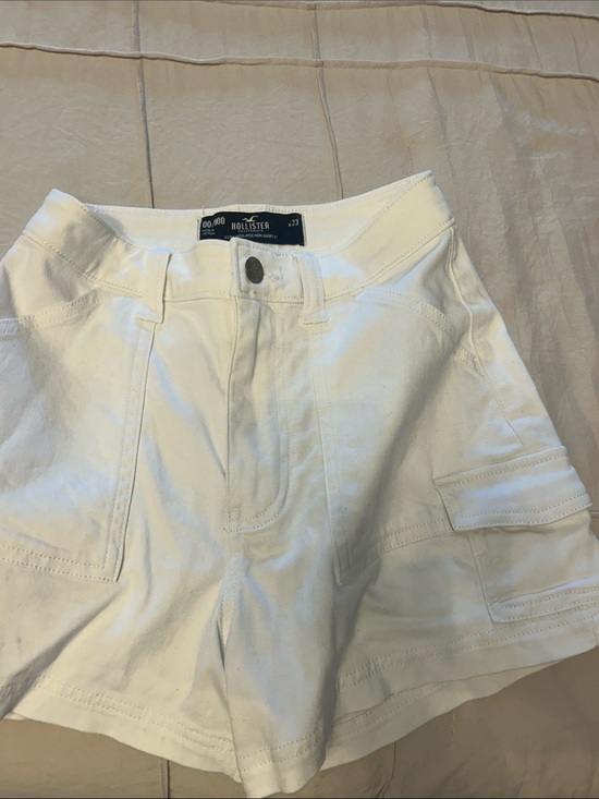 Hollister Pants - Women’s White Cargo Pocket Shorts